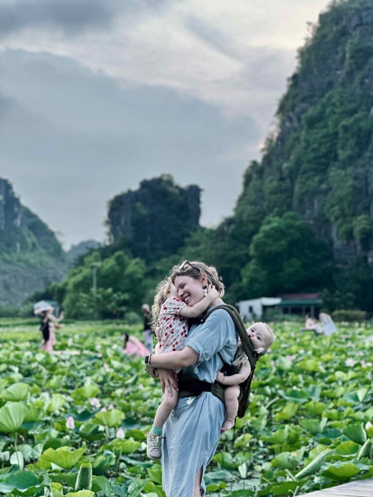 Veel knuffels en liefde op verre reizen met kinderen - Ninh Binh, Vietnam