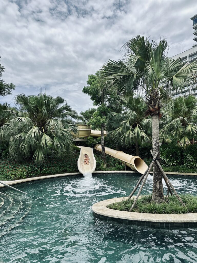 Een van de vele glijbanen in Hoiana Resort & Golf in Hoi An, Vietnam